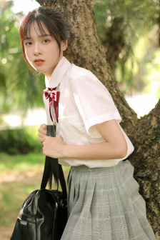 小莹客厅激情46章至50章视频